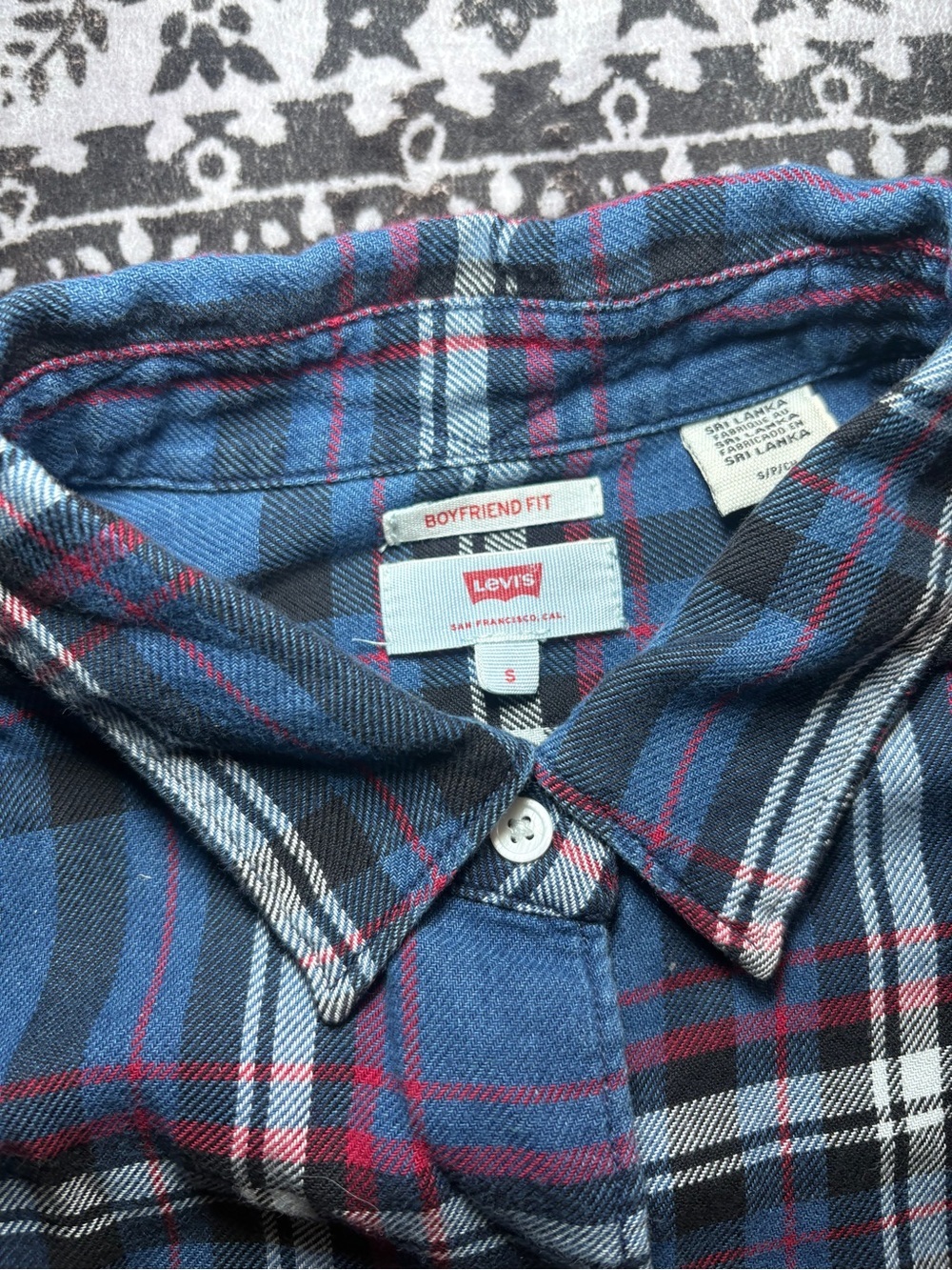 Levi’s Plaid Flannel Shirt Blue Red Boyfriend Fit Size S - Picture 3 of 3